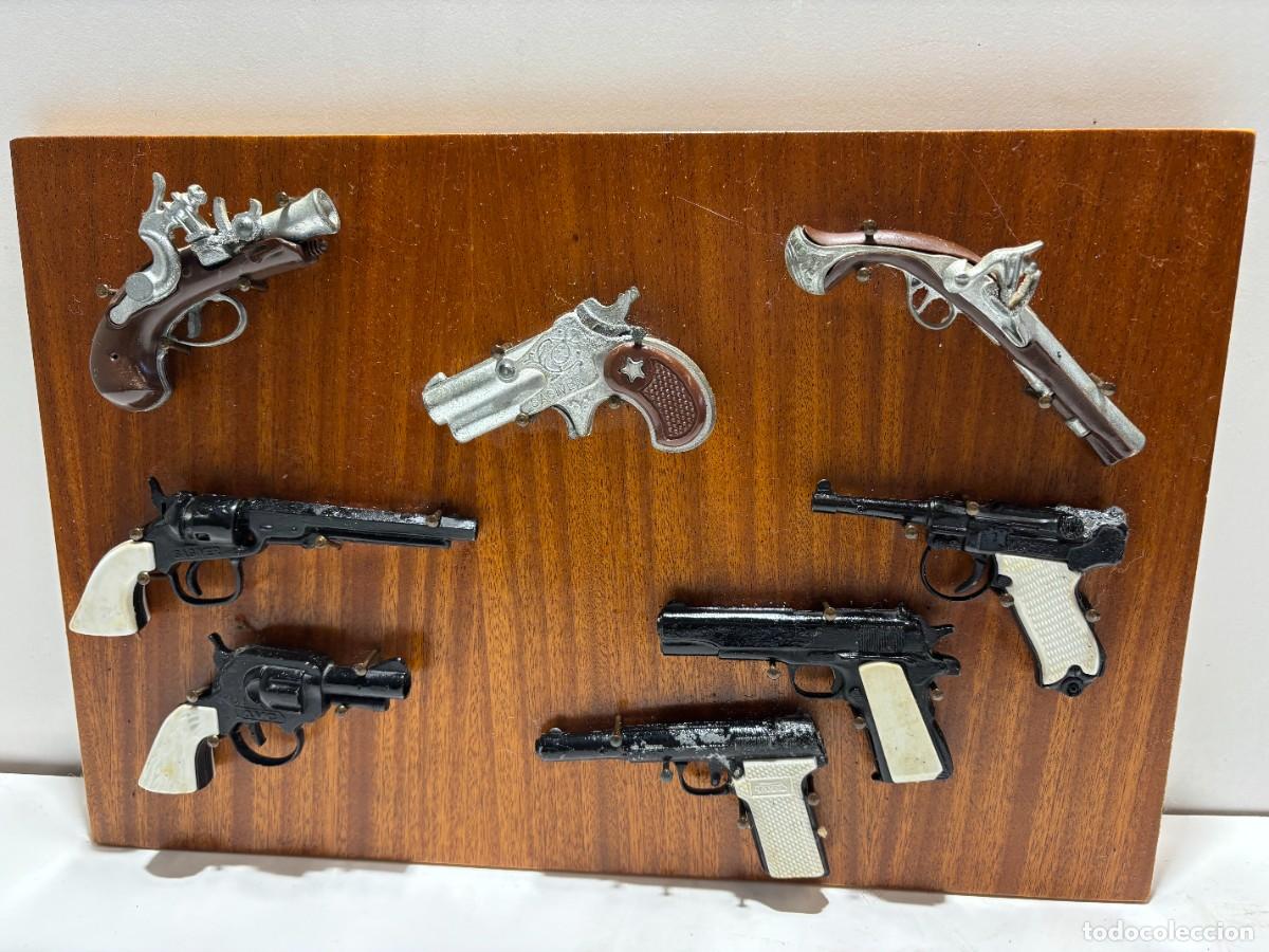 Coleccionismo: CUADRO COLECCION PISTOLAS-REVOLVERES MINIATURA