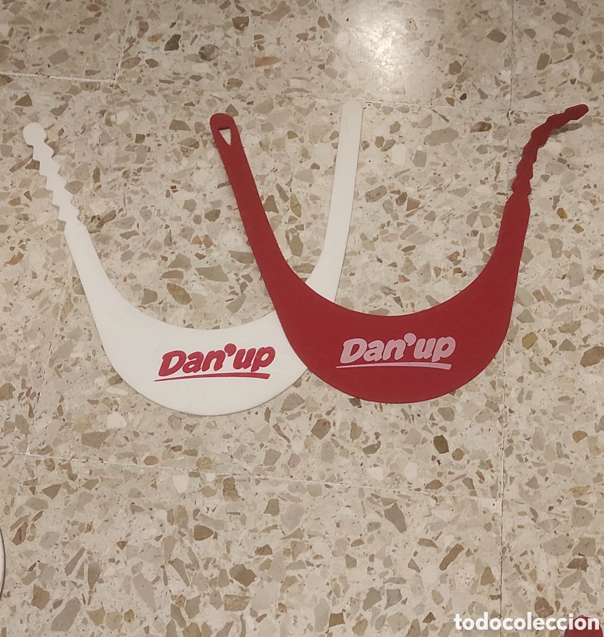 Coleccionismo: Dos viseras de Danup de Danone de los a&ntilde;os - Foto 1