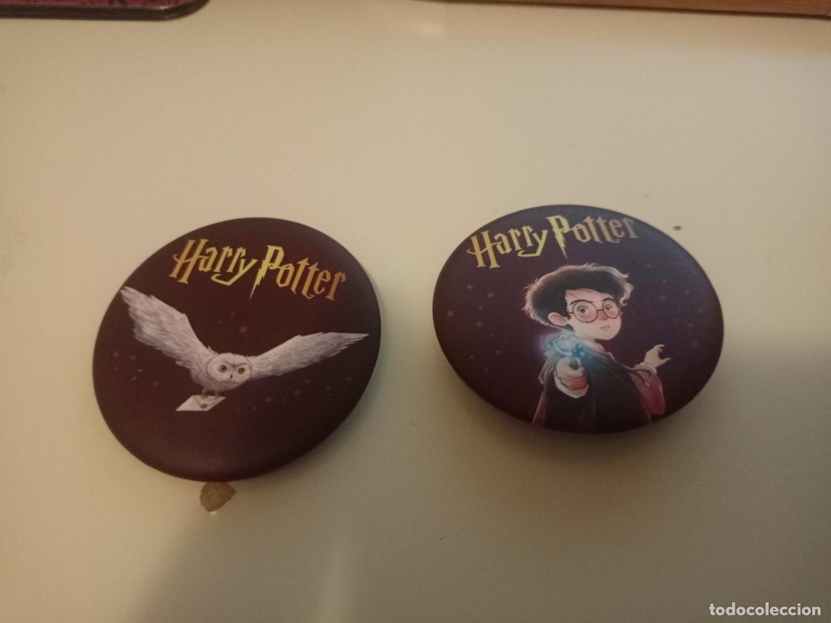 Coleccionismo: 2 CHAPAS HARRY POTTER DIFERENTES - Foto 1