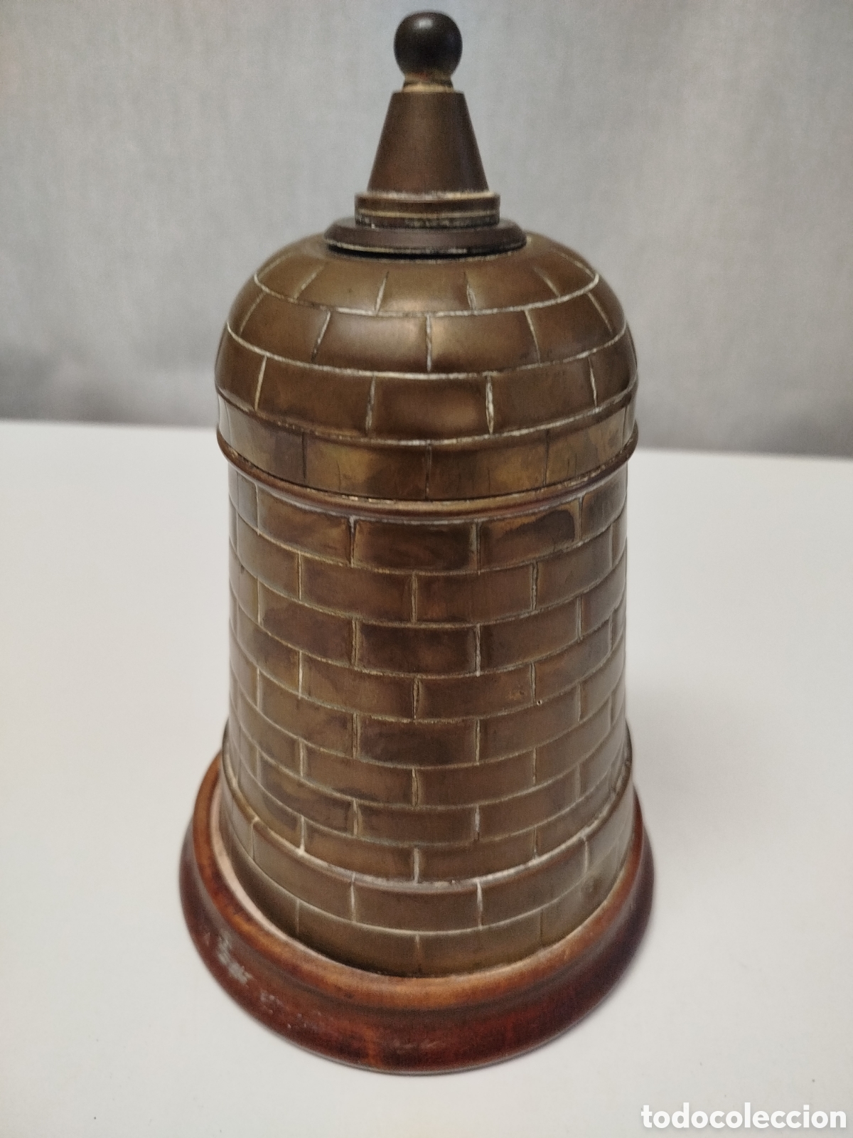 Collecting: Antiguo humidificador de tabaco, de cobre y base de madera