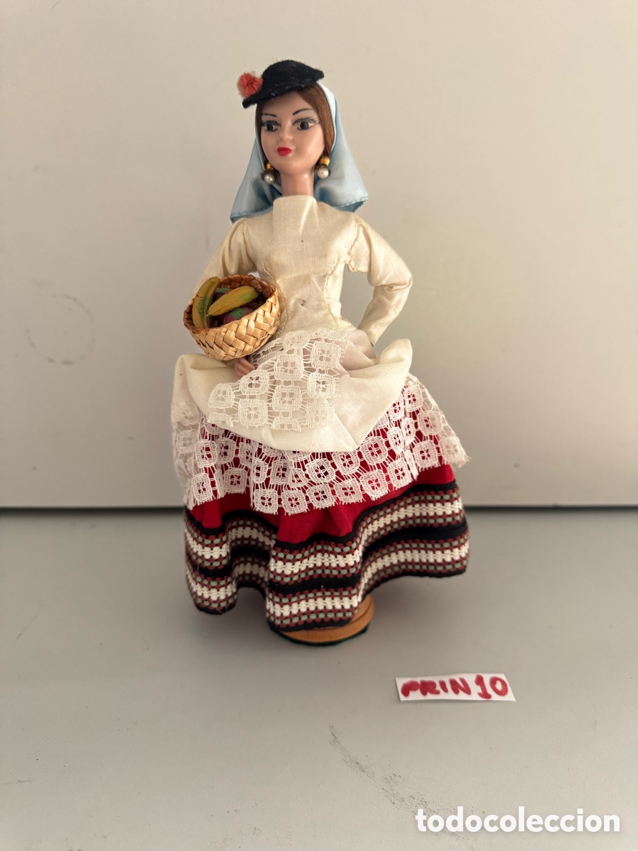 Coleccionismo: Mu&ntilde;eca, artesania Beibi.Con traje regional - Foto 1