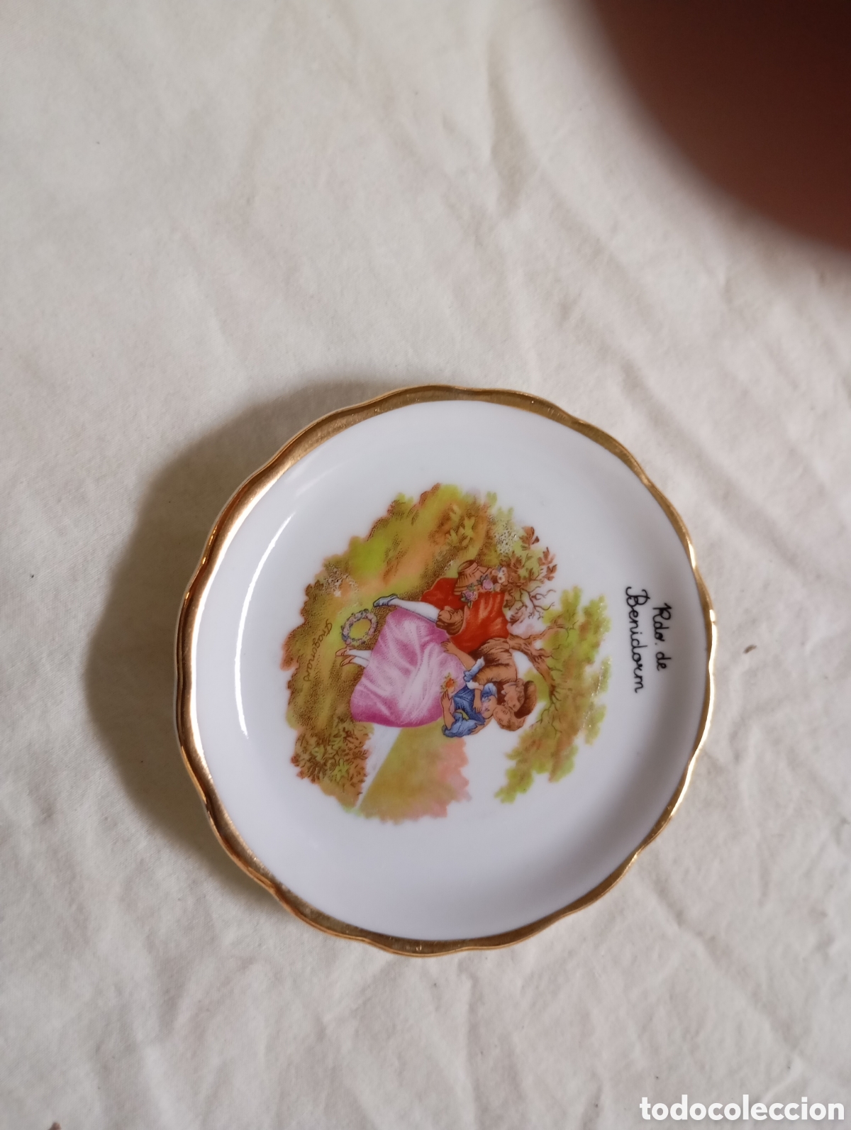 Coleccionismo: Plato cer&aacute;mica recuerdo de Benidorm 10cm di&aacute;metro
