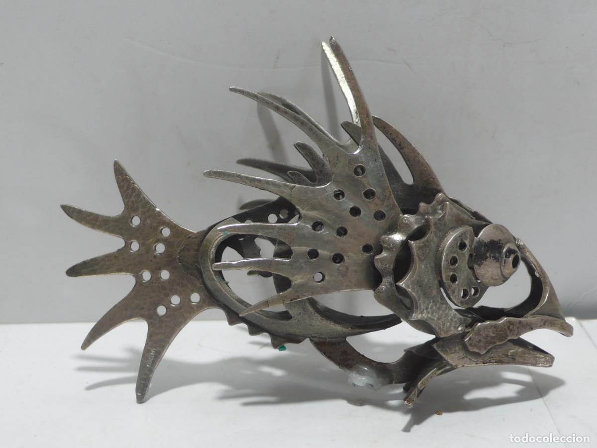 Coleccionismo: peque&ntilde;o pez en metal - Foto 1