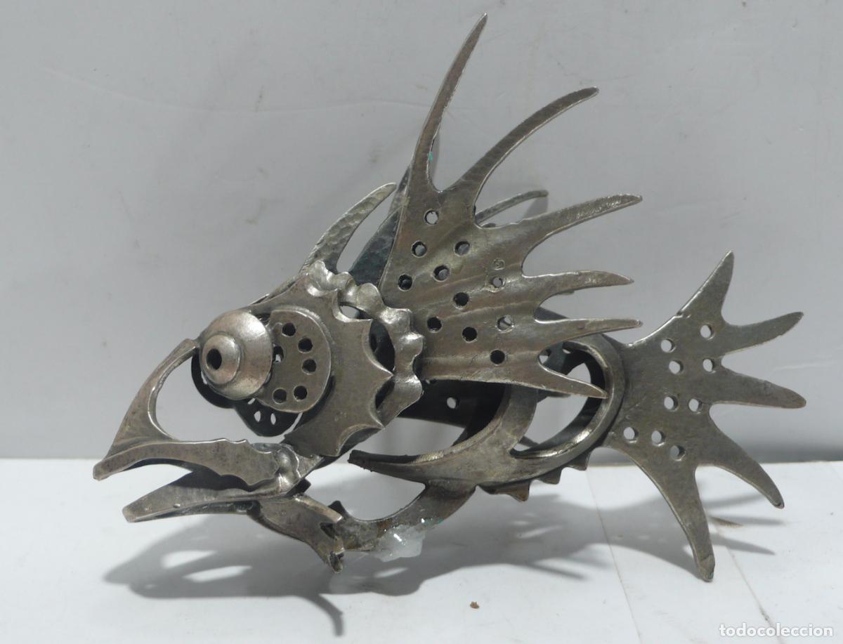 Coleccionismo: peque&ntilde;o pez en metal - Foto 2