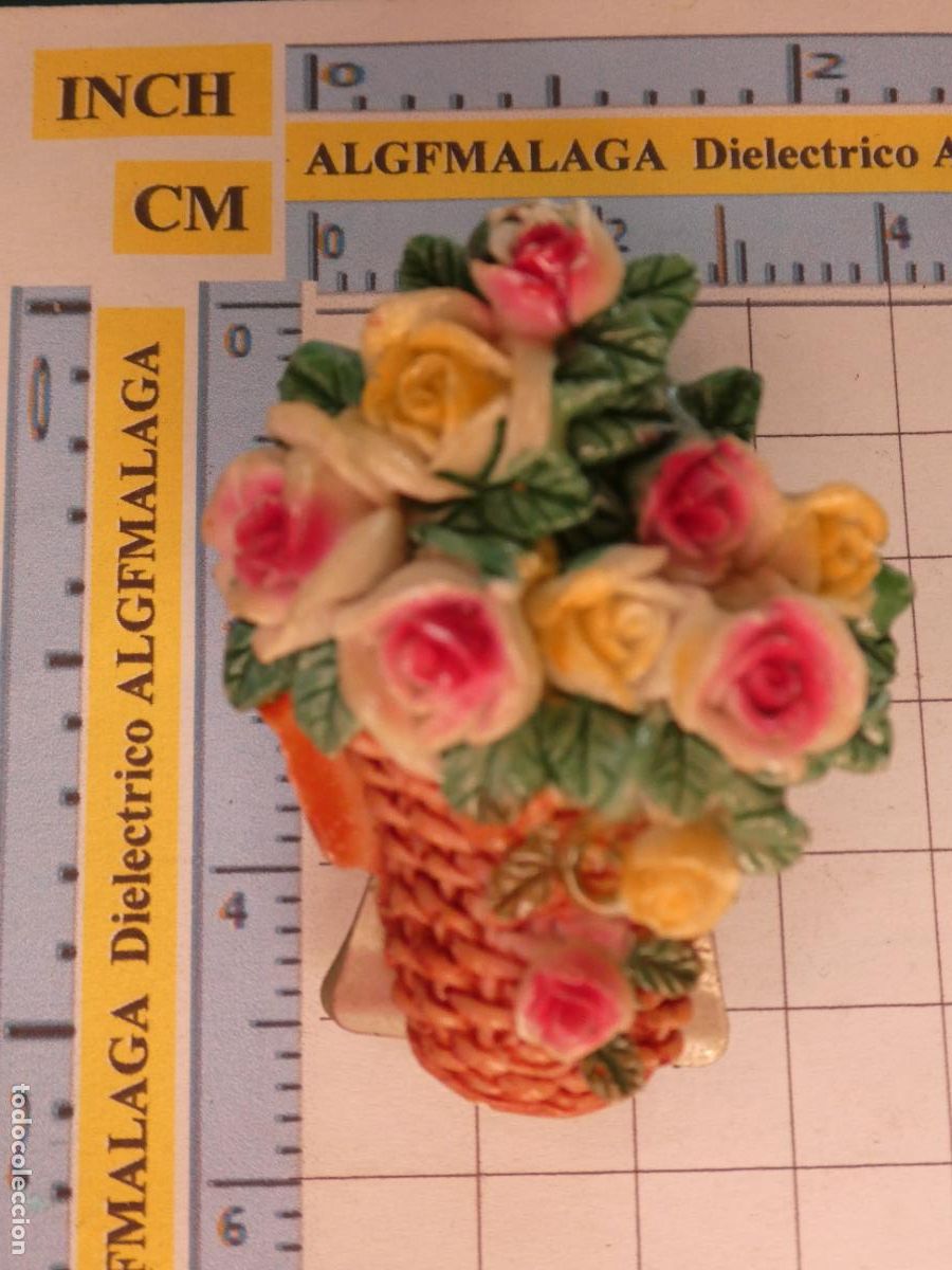 Collezionismo: IMAN DE NEVERA. SOUVENIR RECUERDO. PINZA RAMO DE FLORES CESTO ROSAS