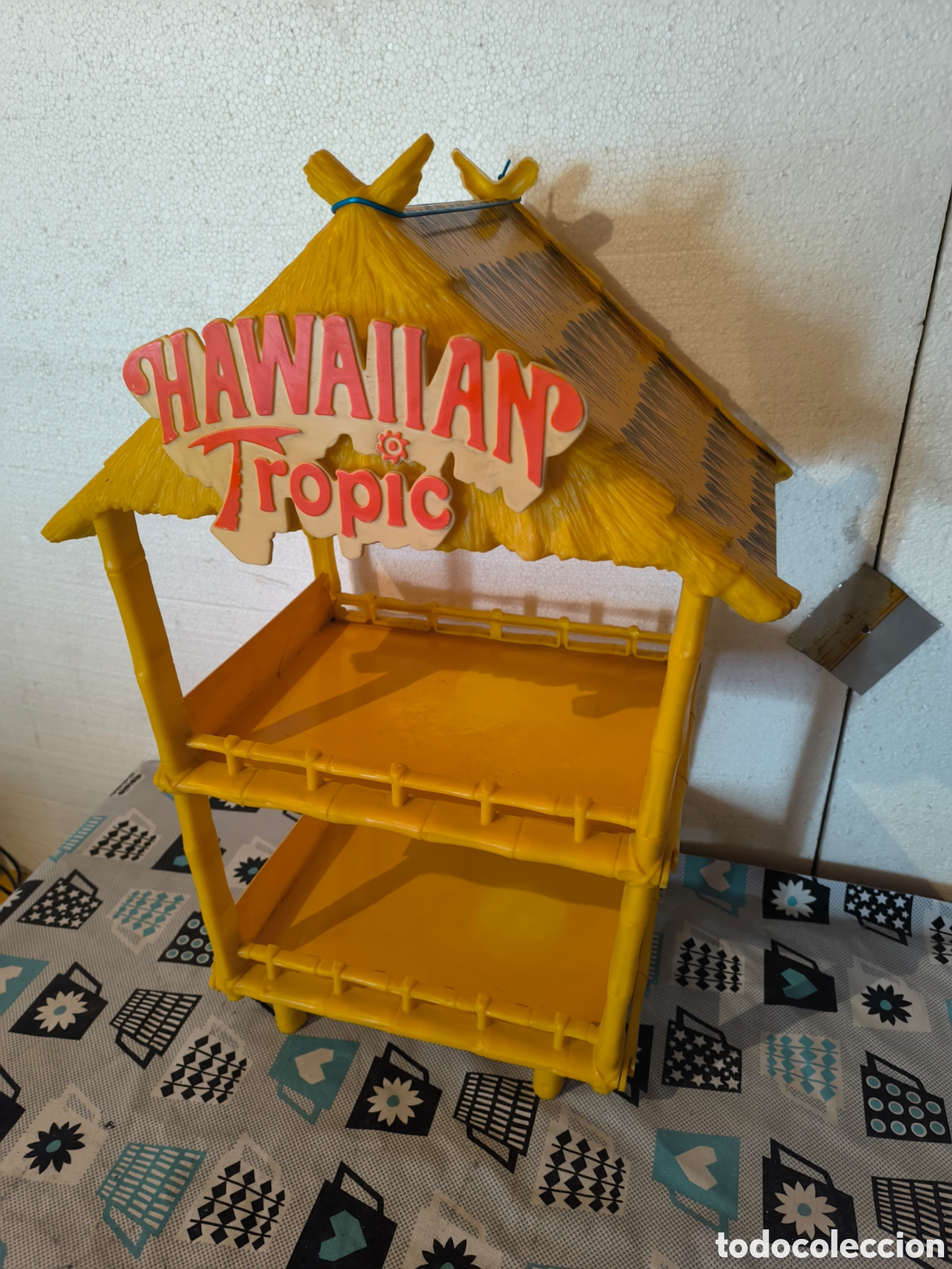 Coleccionismo: Expositor retro vintage de crema solar Hawaiian Tropic