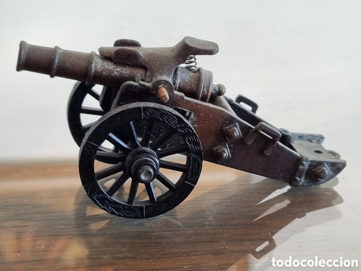 Coleccionismo: Ca&ntilde;&oacute;n miniatura sacapunta. R&eacute;plica con todo detalle. 10 cm.