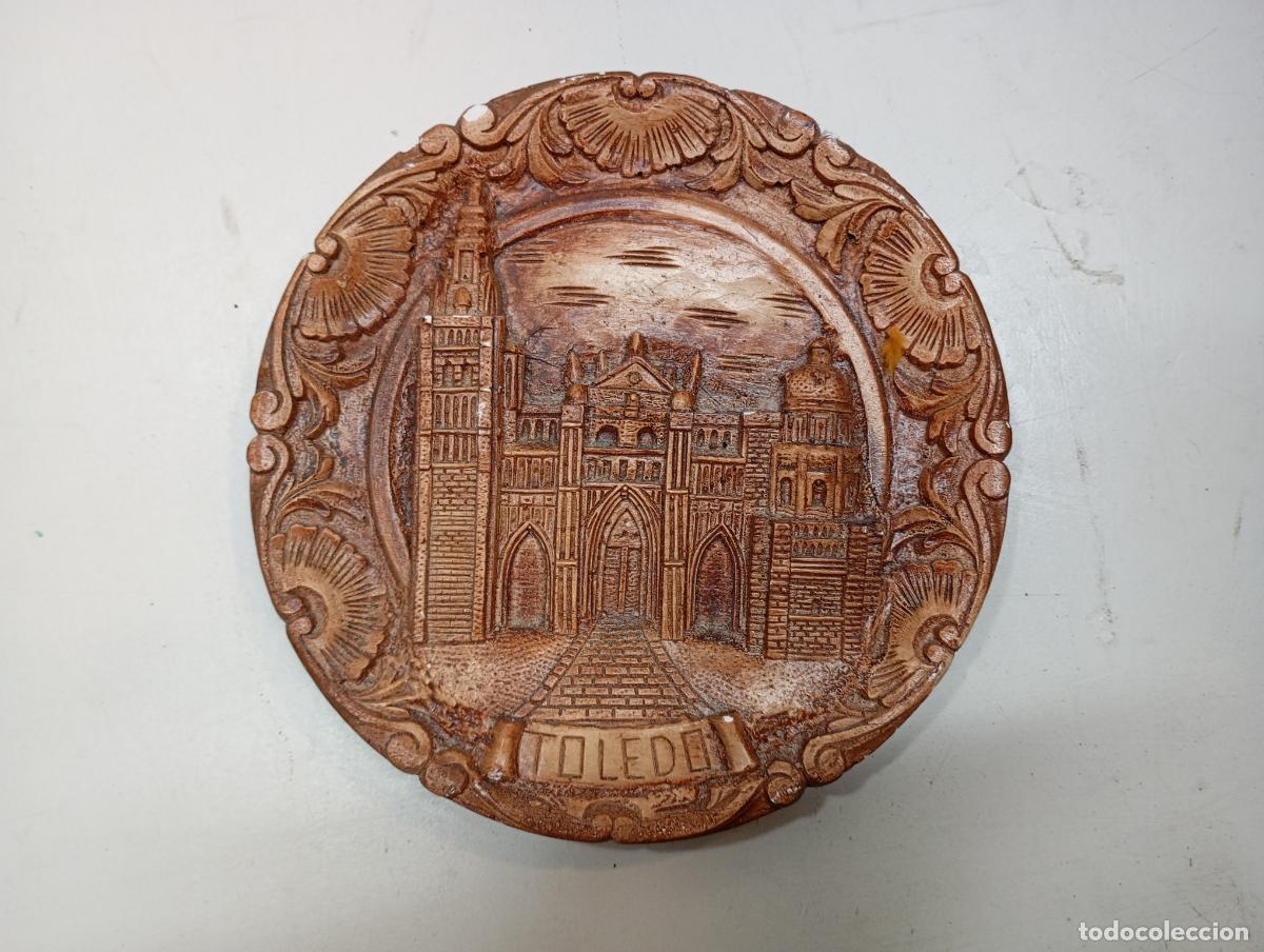 Collecting: PLATO PARA COLGAR EN PARED RECUERDO DE TOLEDO. CAR83