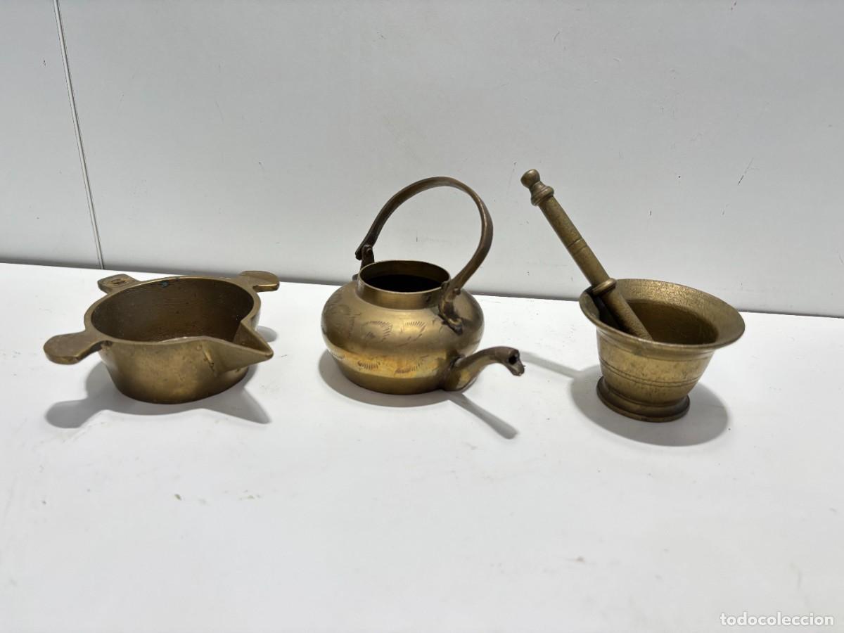 Coleccionismo: LOTE LAMPARA-MORTERO-TETERA BRONCE
