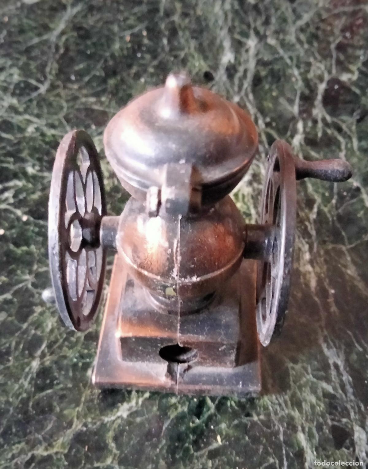 Coleccionismo: Sacapuntas molinillo de caf&eacute;. - Foto 1