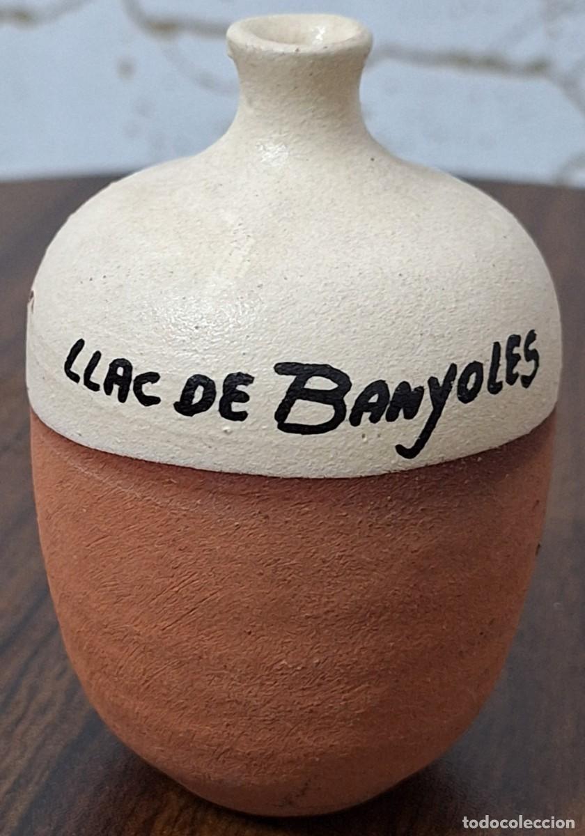 Coleccionismo: RECIPIENTE DE BARRO RECUERDO SOUVENIR DEL LLAC / LAGO DE BANYOLES (GIRONA)