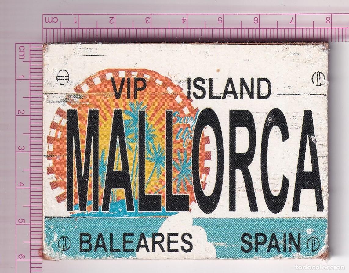 Coleccionismo: IM&Aacute;N EN MADERA: VIP ISLAND MALLORCA BALEARES SPAIN &middot; Medidas: 8 x 6 Cm.