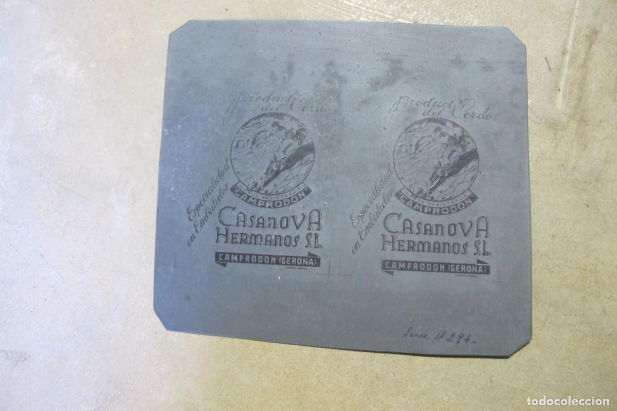 Coleccionismo: PLANCHA DE ZINC HERMANOS CASANOVA S.L CAMPRODON (GERONA) EMBUTIDOS PUBLICIDAD