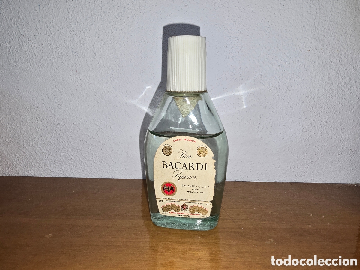 Coleccionismo: Liquidaci&oacute;n! Botellin botellita miniatura botella Bacardi antigua sello impuestos 50 c&eacute;ntimos