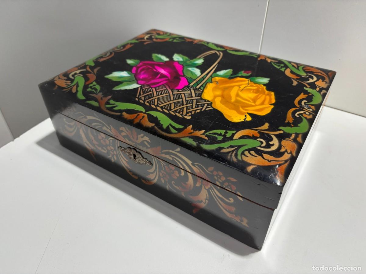 Coleccionismo: CAJA CON LLAVE ANTIGUA ARTESANAL ESMALTADA