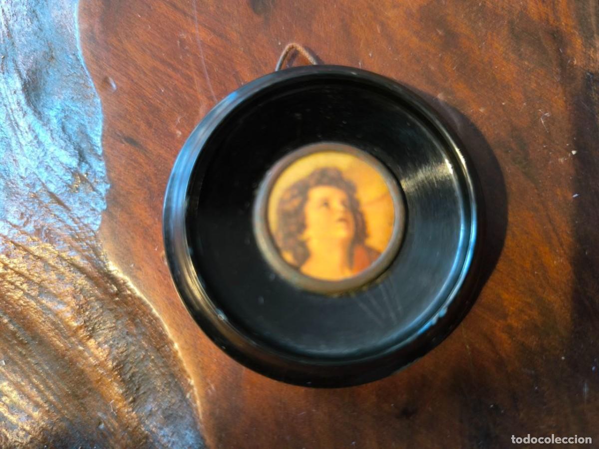 Collezionismo: CUADRITO EN MINIATURA EN BAQUELITA CON LA CARA DE UN NI&Ntilde;O 5 CM