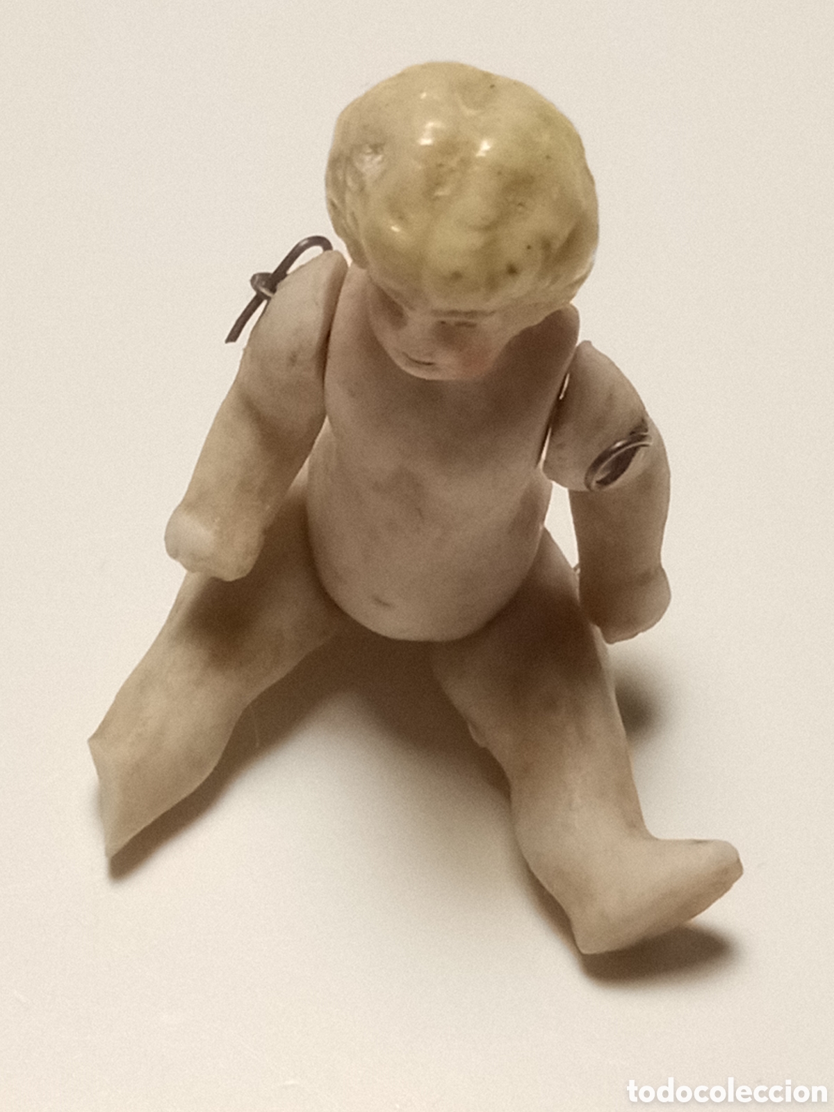 Mu&ntilde;eca miniatura antigua de loza