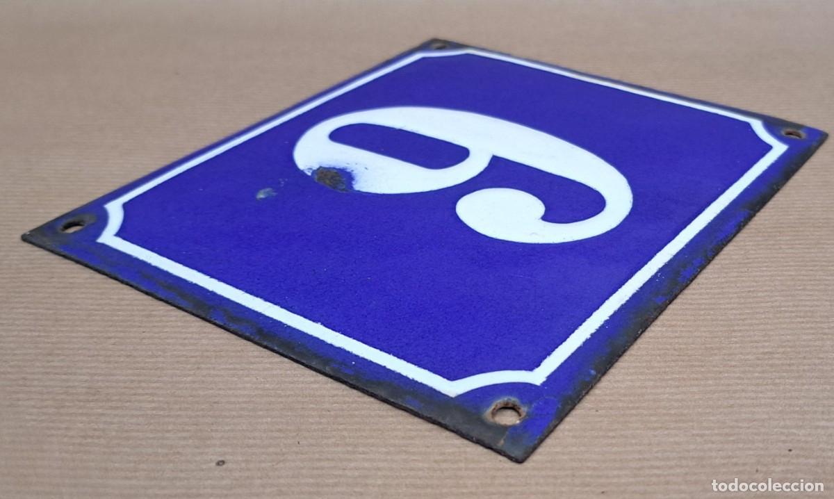 Coleccionismo: Placa de metal esmaltado, numero puerta - Foto 3