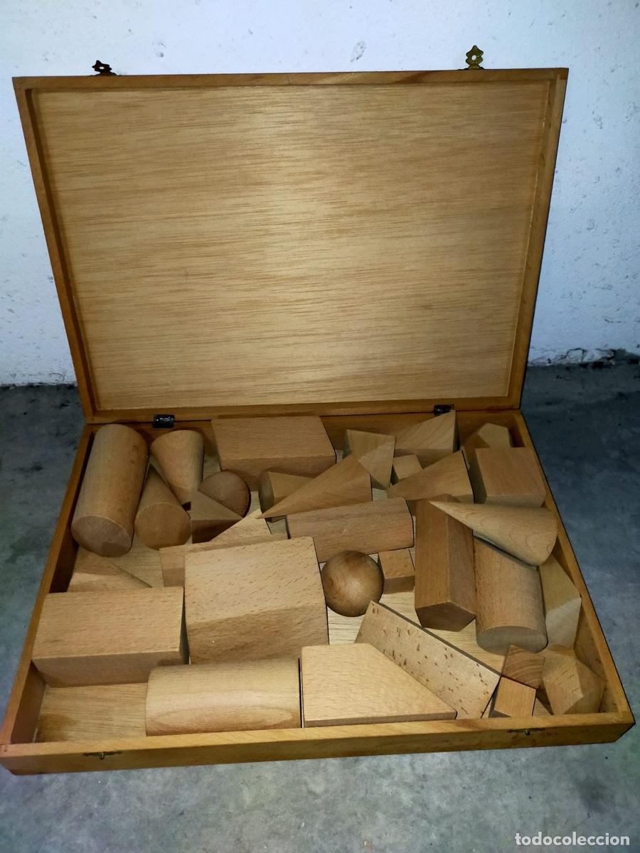 Coleccionismo: ANTIGUO MALET&Iacute;N CON FIGURAS GEOM&Eacute;TRICAS DE MADERA PARA PROFESORES