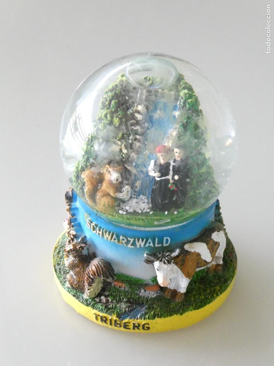 Coleccionismo: GLOBO BOLA DE NIEVE TURISMO RECUERDO SOUVENIR TRIBERG SELVA NEGRA CATARATAS ALEMANIA. 9CM 300GR
