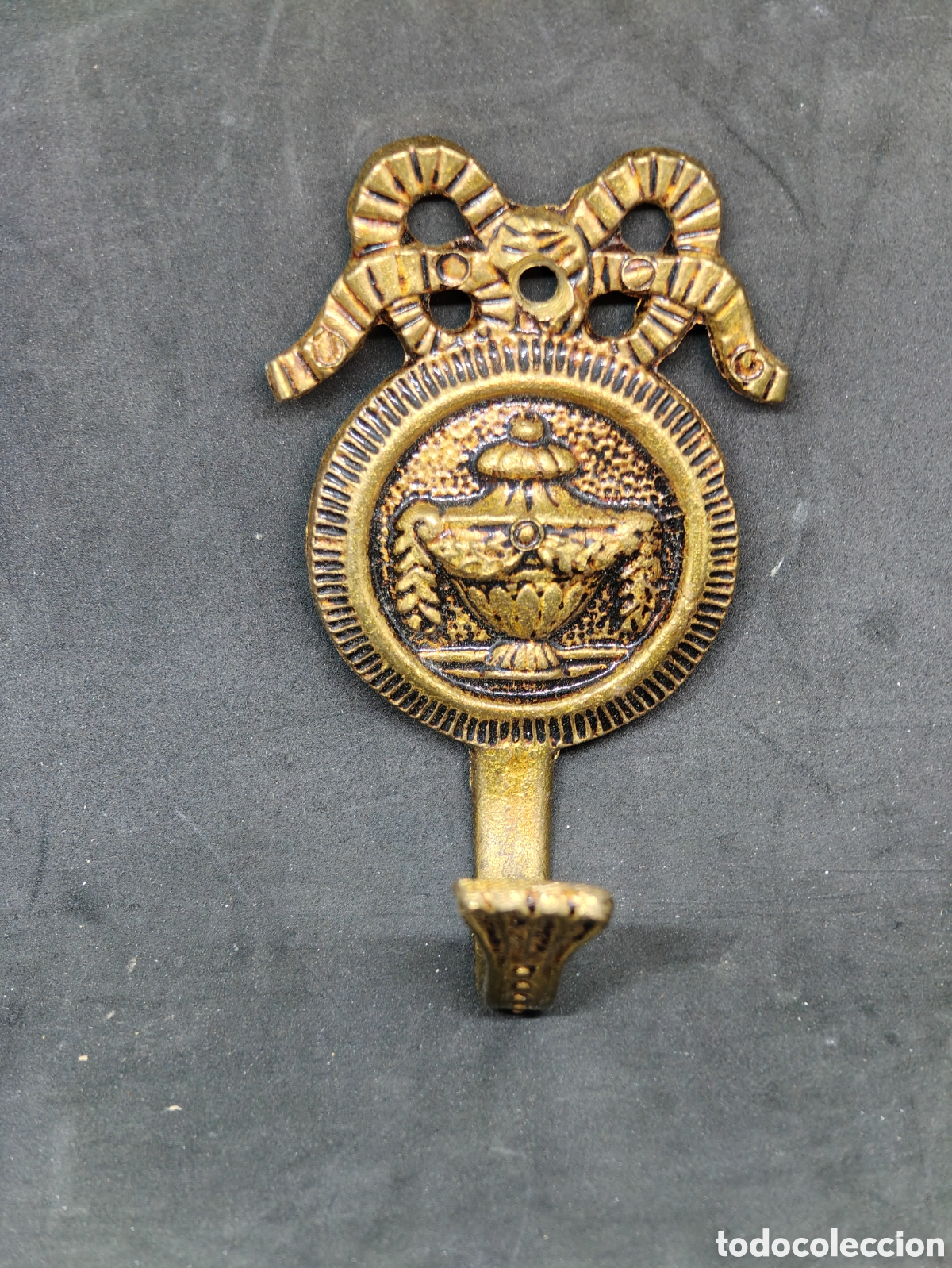 Collecting: PERCHERO - METAL - BRONCE - CAR231