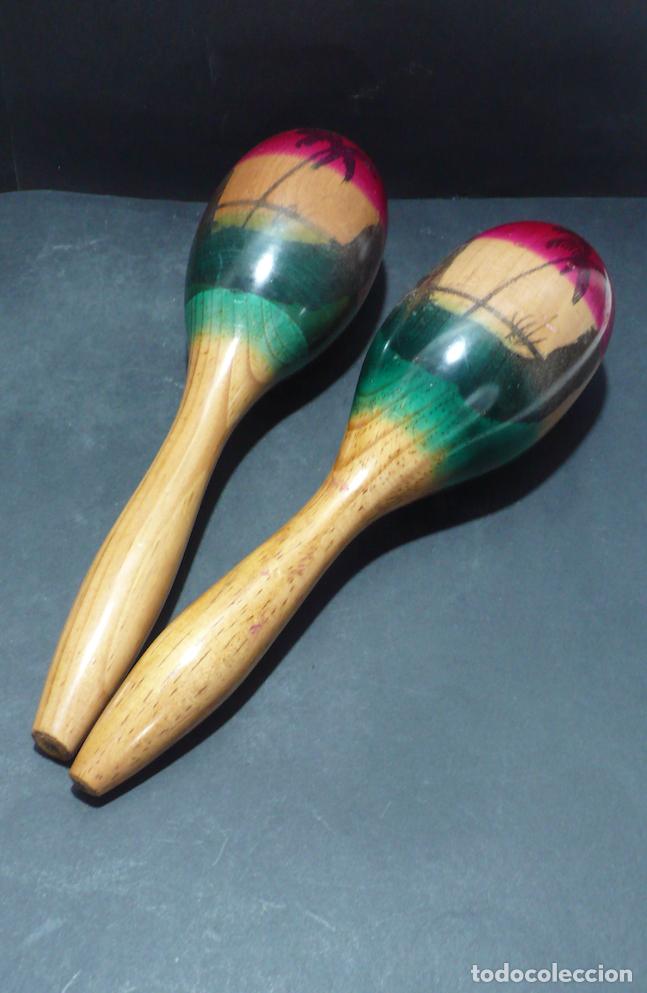 Coleccionismo: PAREJA DE MARACAS DE MADERA - Foto 1