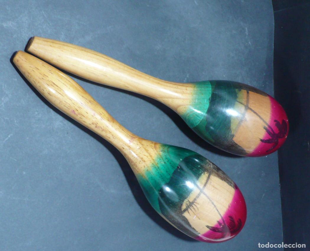 Coleccionismo: PAREJA DE MARACAS DE MADERA - Foto 2