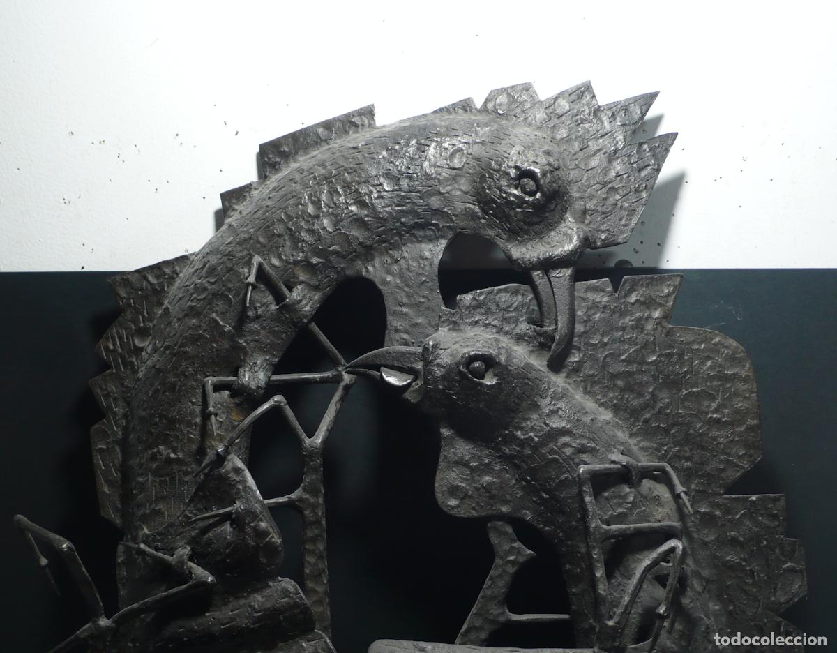 Coleccionismo: PLACA EN METAL CON DOS GALLOS - Foto 2