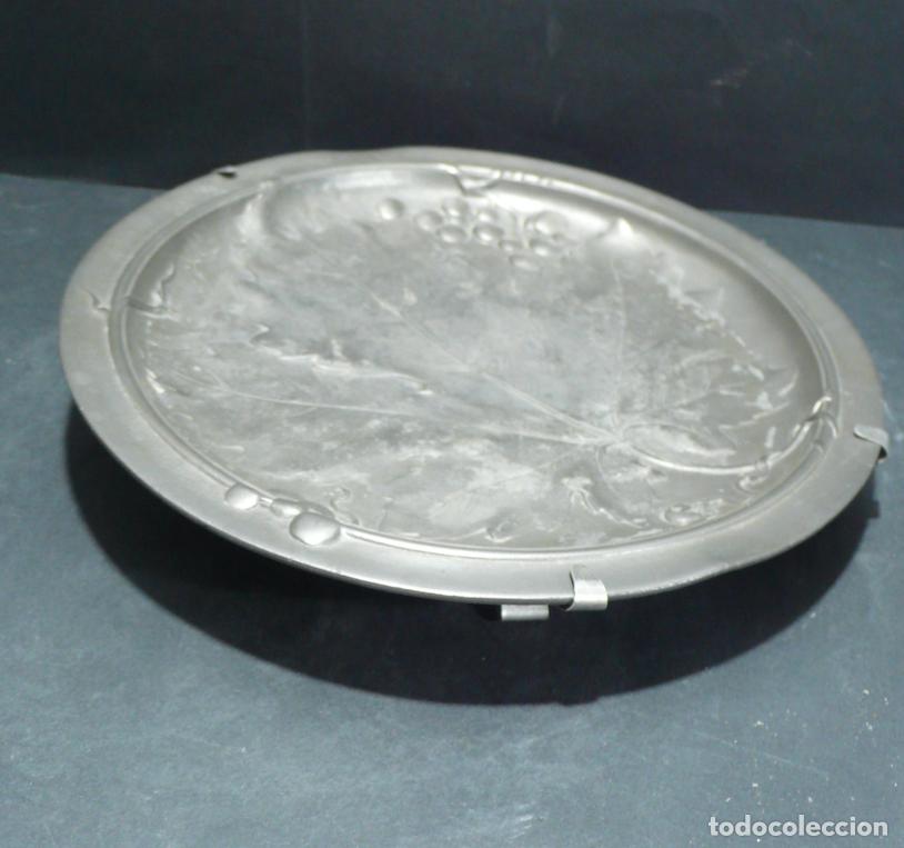 Coleccionismo: plato en esta&ntilde;o relieve - Foto 2