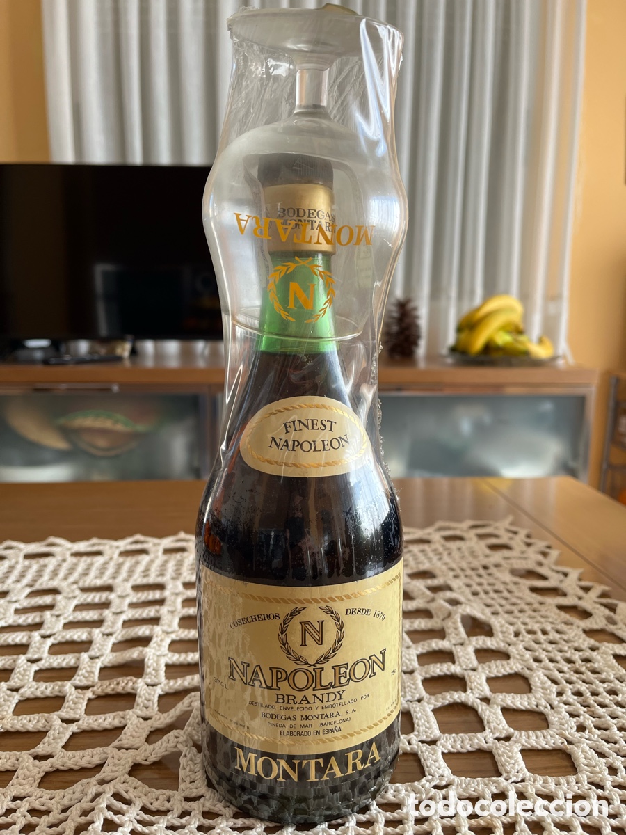 Coleccionismo: Antigua botella de Brandy Napole&oacute;n, bodegas Montara - Foto 1