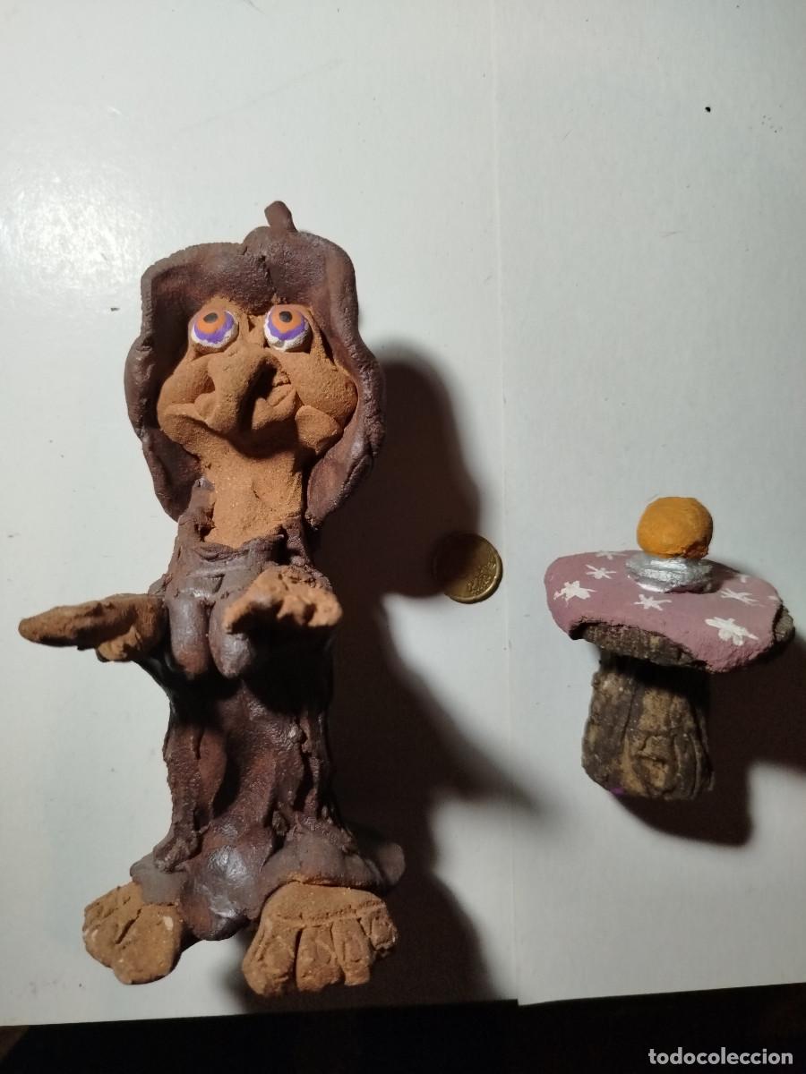 Coleccionismo: Figura bruja con bola magica - arcilla cocida