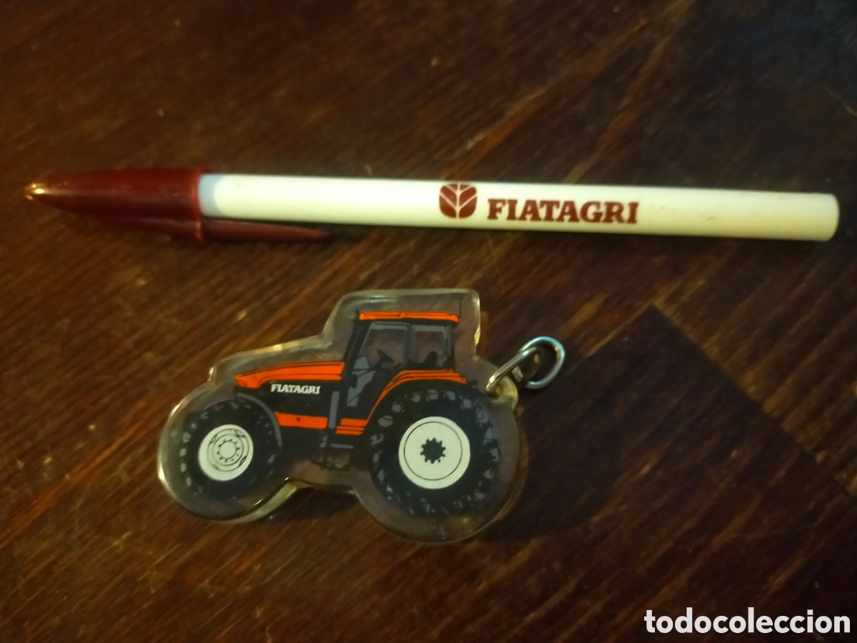 Coleccionismo: Bol&iacute;grafo y llavero tractor fiatagri Fiat agricultor