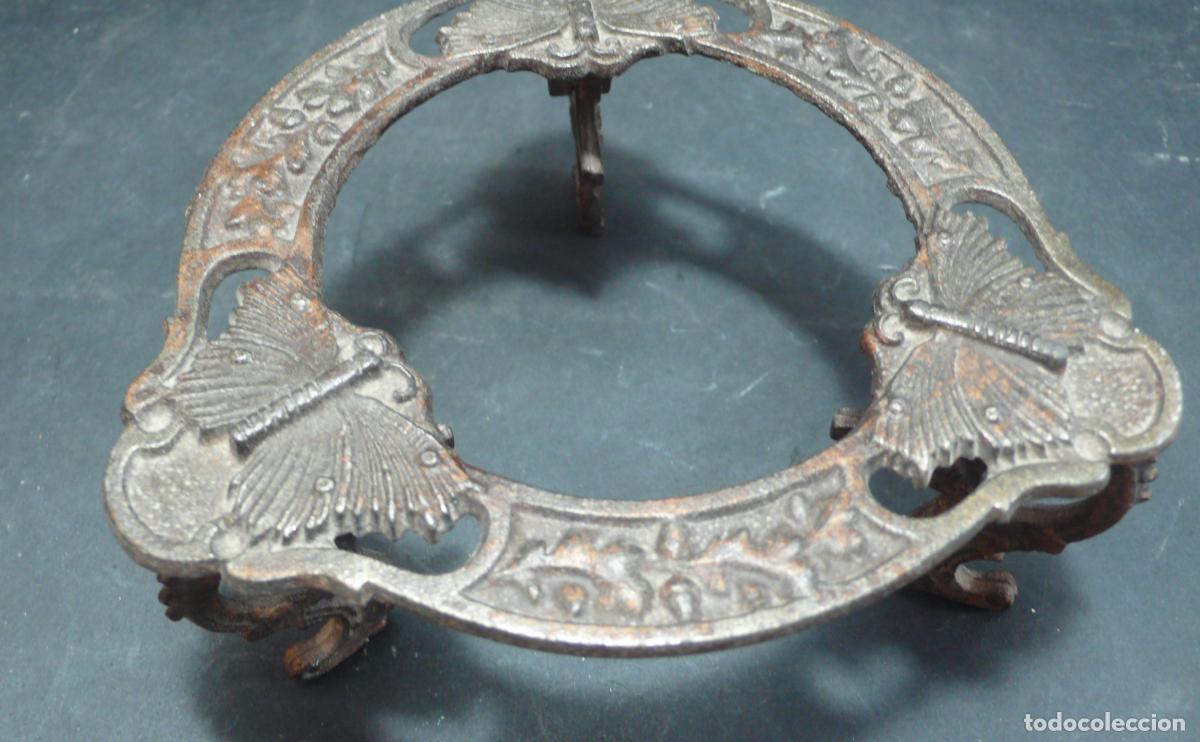 Coleccionismo: SOPORTE DE METAL CON MARIPOSAS - Foto 2