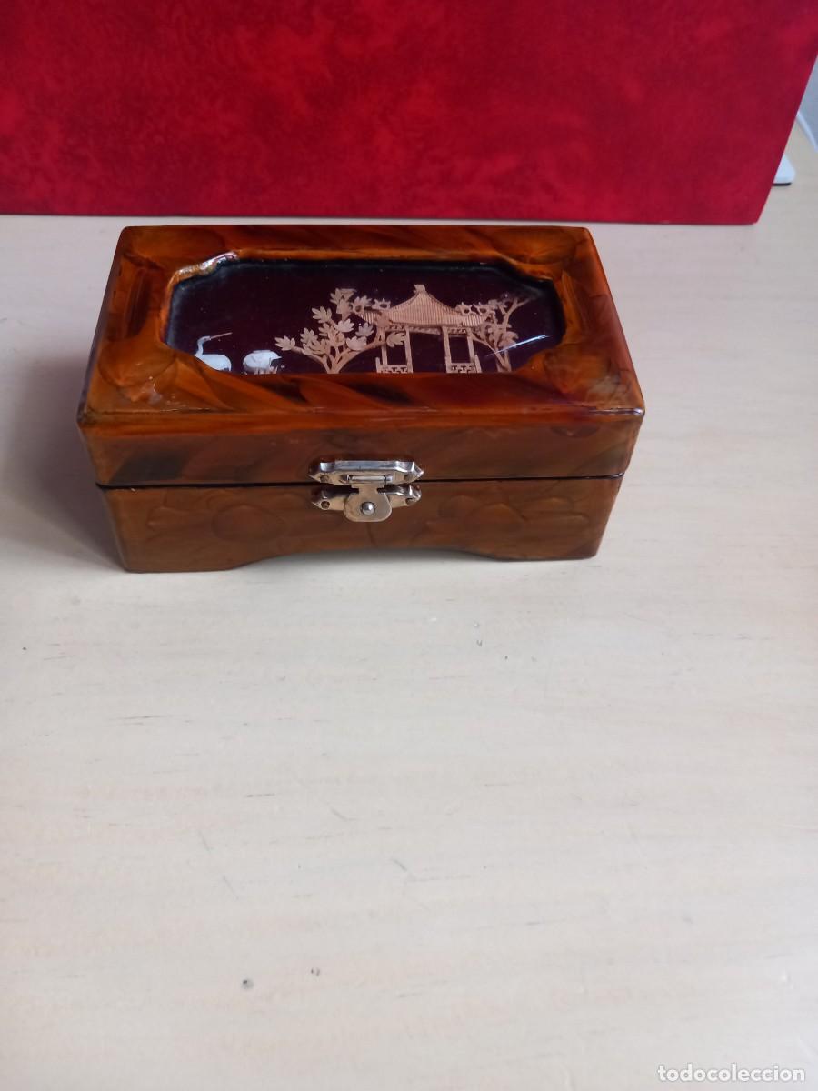 Coleccionismo: Joyero de madera lacada y diorama en corcho. - Foto 2