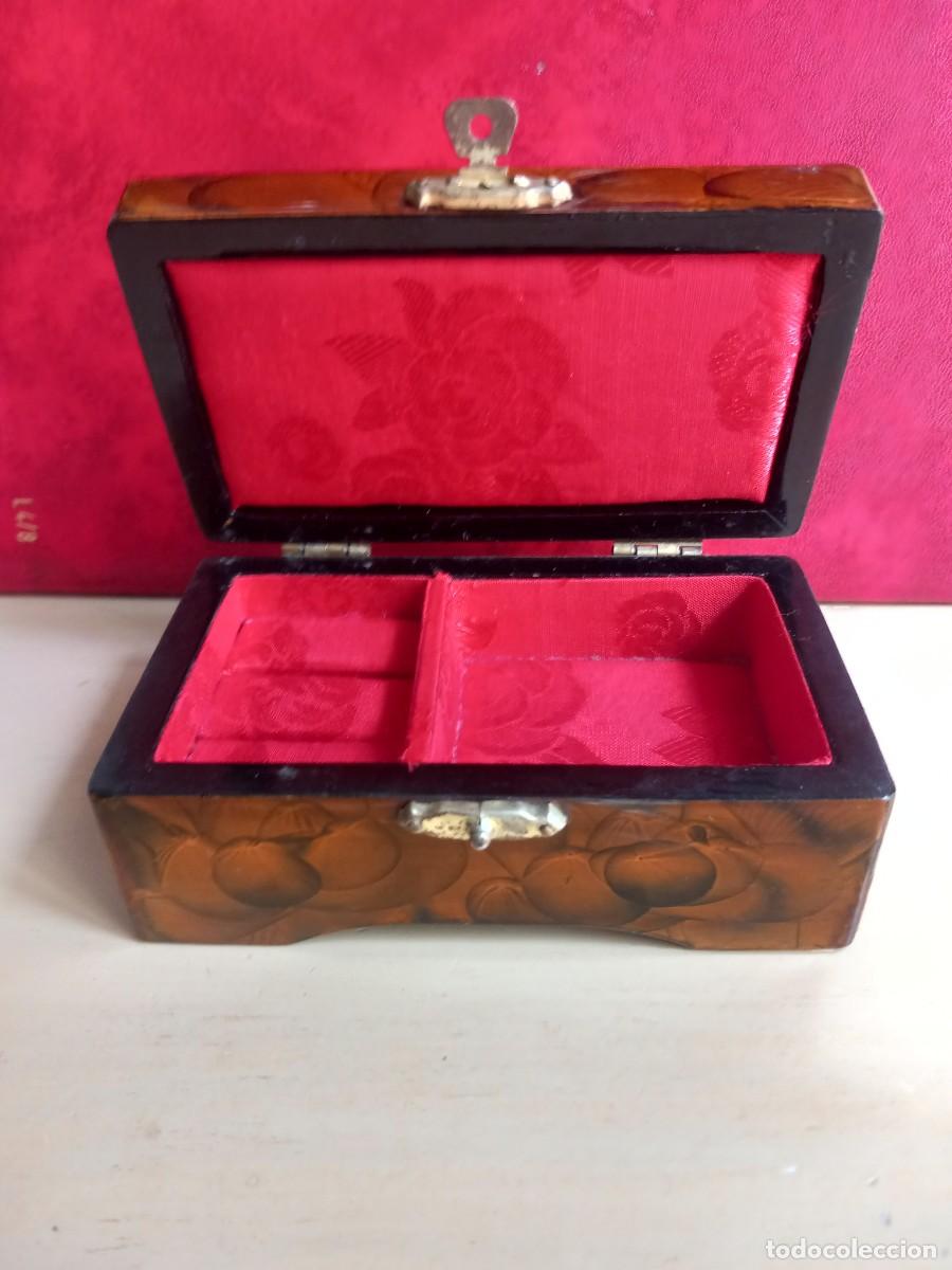Coleccionismo: Joyero de madera lacada y diorama en corcho. - Foto 3