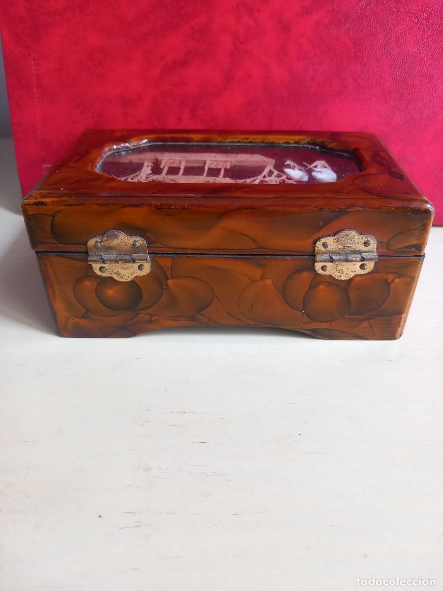 Coleccionismo: Joyero de madera lacada y diorama en corcho. - Foto 6
