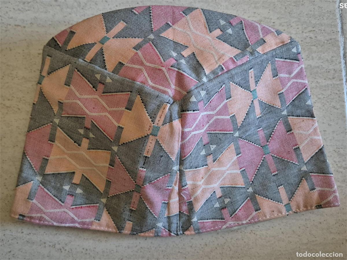 Collecting: Topi Dhaka. Gorro t&iacute;pico Nepal