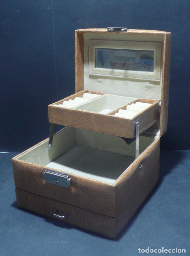 Coleccionismo: PEQUE&Ntilde;A CAJA JOYERO LOREAL - Foto 2