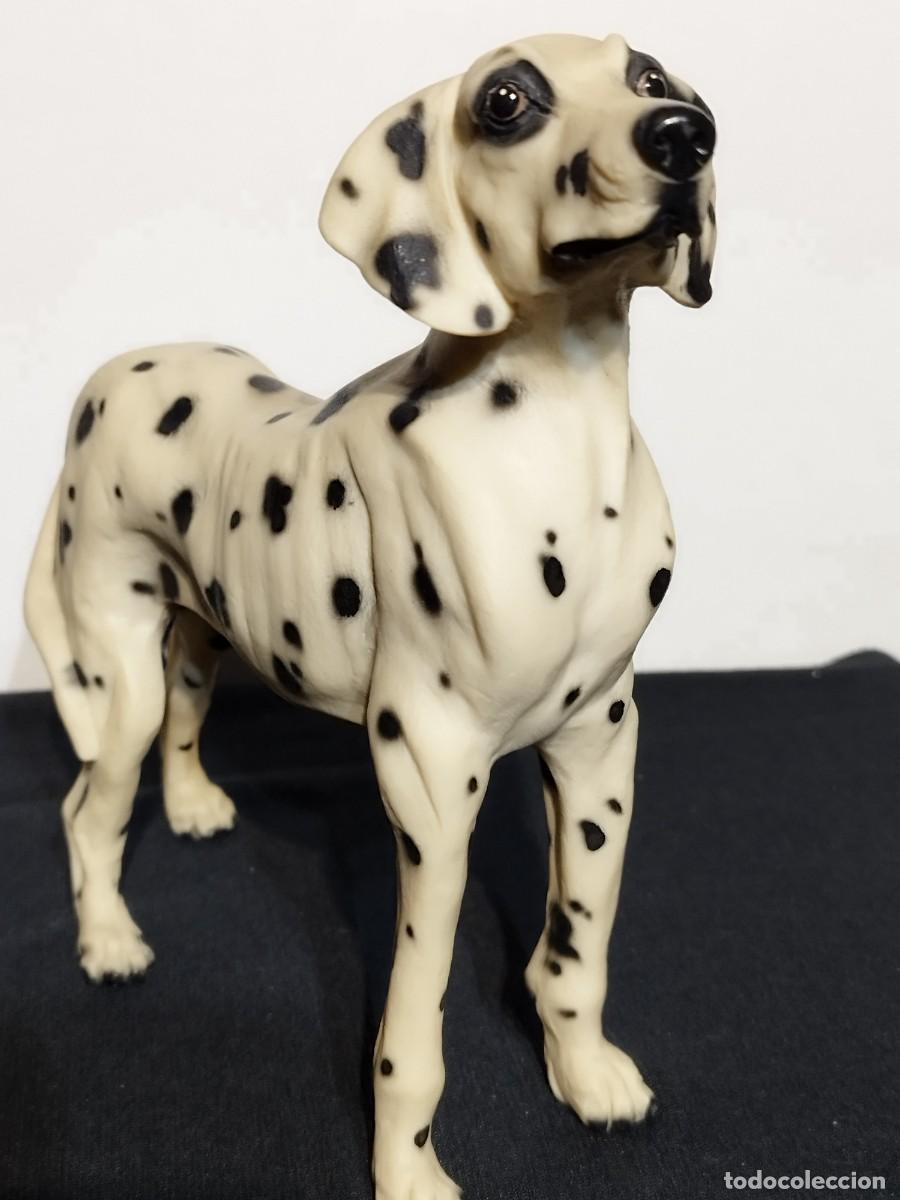 Coleccionismo: FIGURA RESINA PERRO RAZA DALMATA - 19,5 CM ALTO -