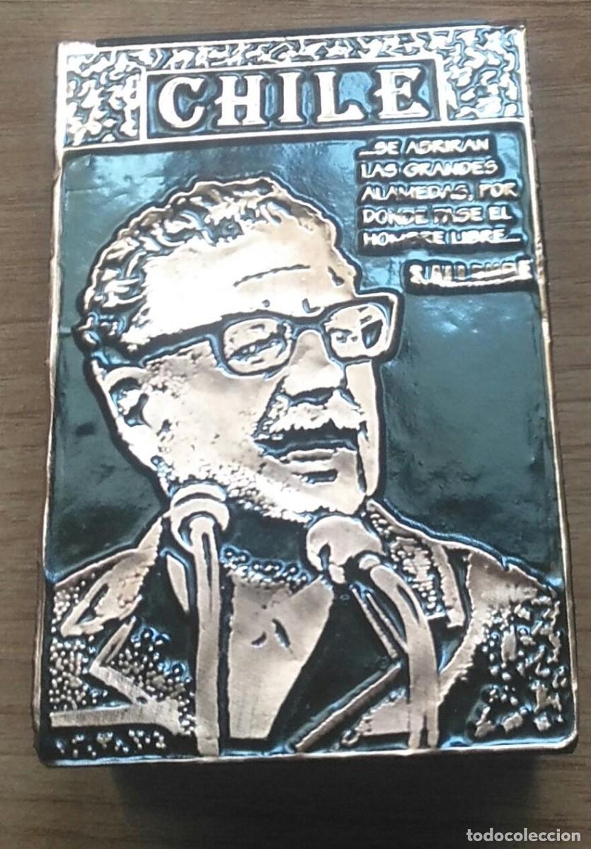 Coleccionismo: Peque&ntilde;a libreta tapa metalizada S Allende, recuerdo original de Chile - con aleluya