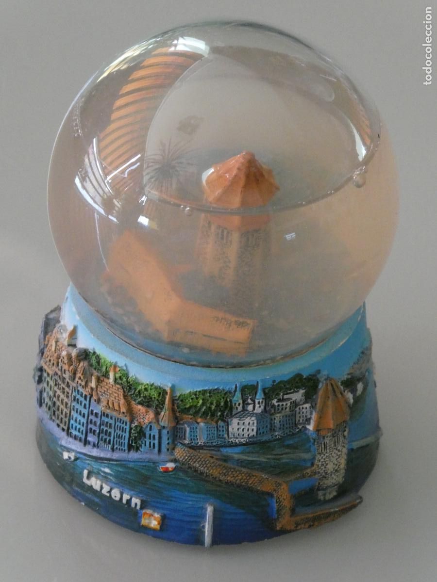 Coleccionismo: GLOBO BOLA DE NIEVE TURISMO RECUERDO SOUVENIR LUCERNA SUIZA. 9CM. 250GR