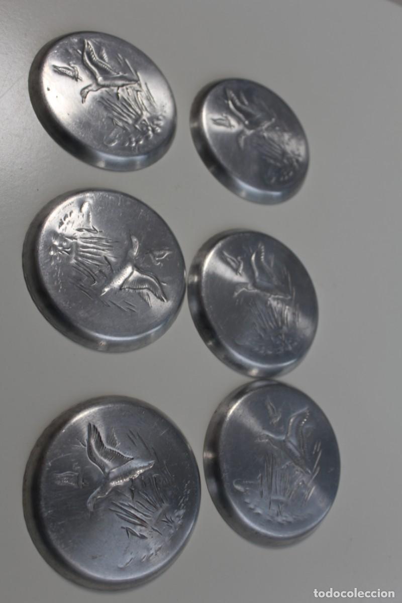 Coleccionismo: 6 PLATILLOS O POSAVASOS DE ALUMINIO - Foto 3