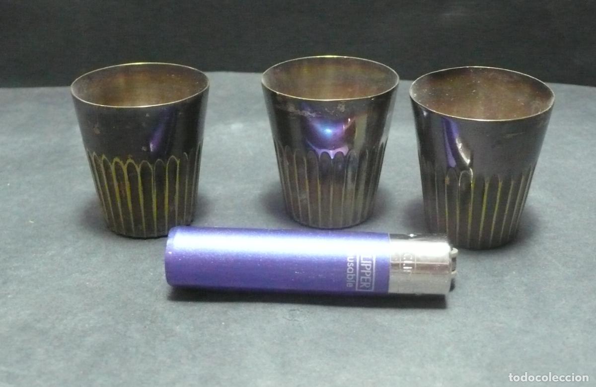 Coleccionismo: TRES VASOS PEQUE&Ntilde;OS D METAL - Foto 1