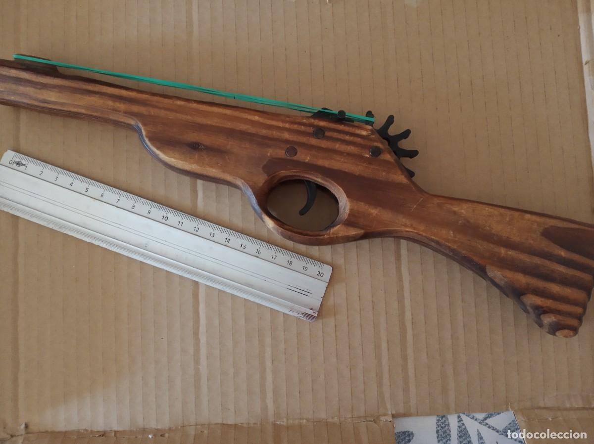 Coleccionismo: Souvenir 2 pistolas de madera y regalo - Foto 2