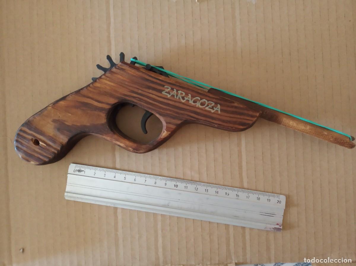 Coleccionismo: Souvenir 2 pistolas de madera y regalo - Foto 3