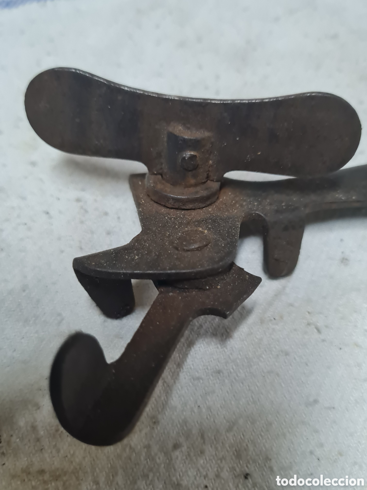 Coleccionismo: Antiguo abre latas ELMA - Foto 3