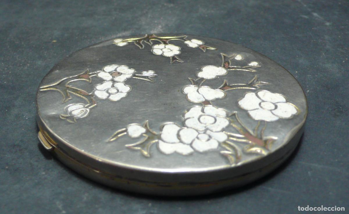 Coleccionismo: POLVERA DE METAL DECORADO - Foto 2