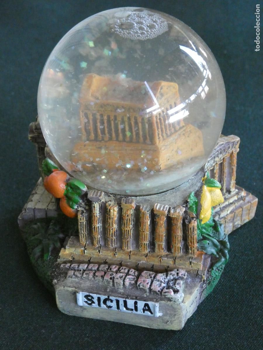 Coleccionismo: GLOBO BOLA DE NIEVE TURISMO RECUERDO SOUVENIR. SICILIA ITALIA. 10CM 340GR