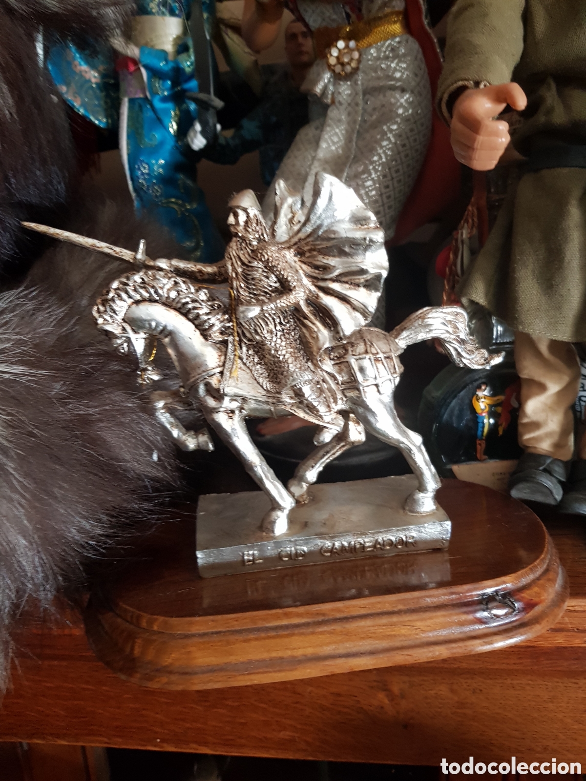Coleccionismo: FIGURA DEL CID CAMPEADOR DE RESINA BA&Ntilde;O EN PLATA Y BASE DE MADERA