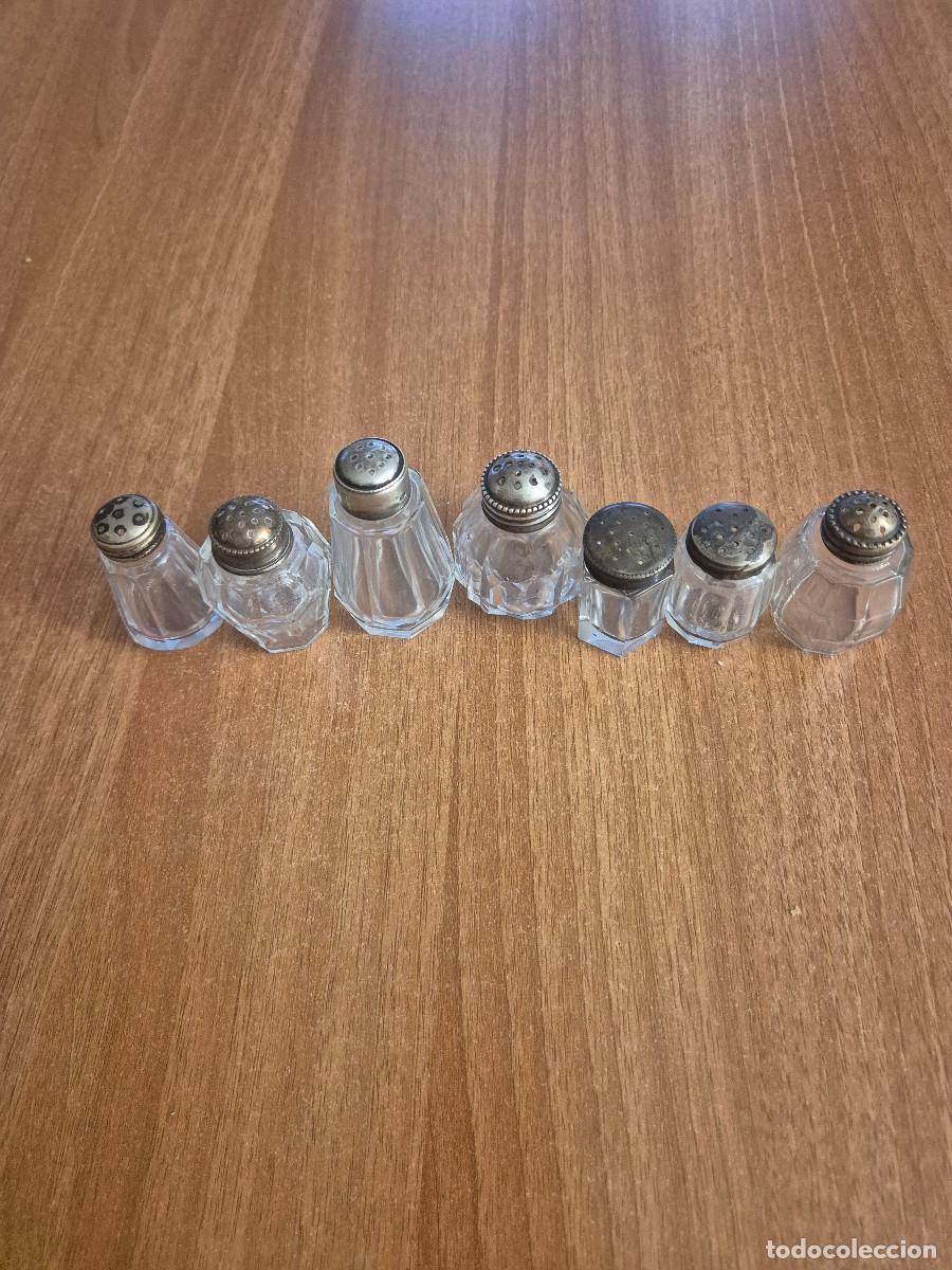 Coleccionismo: COLECCION 7 SALEROS TAPON DE PLATA Y CRISTAL.